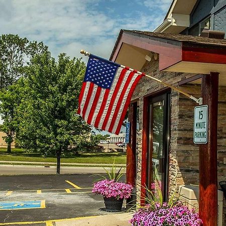 Americas Best Value Inn & Suites Детройт-Лейкс Экстерьер фото