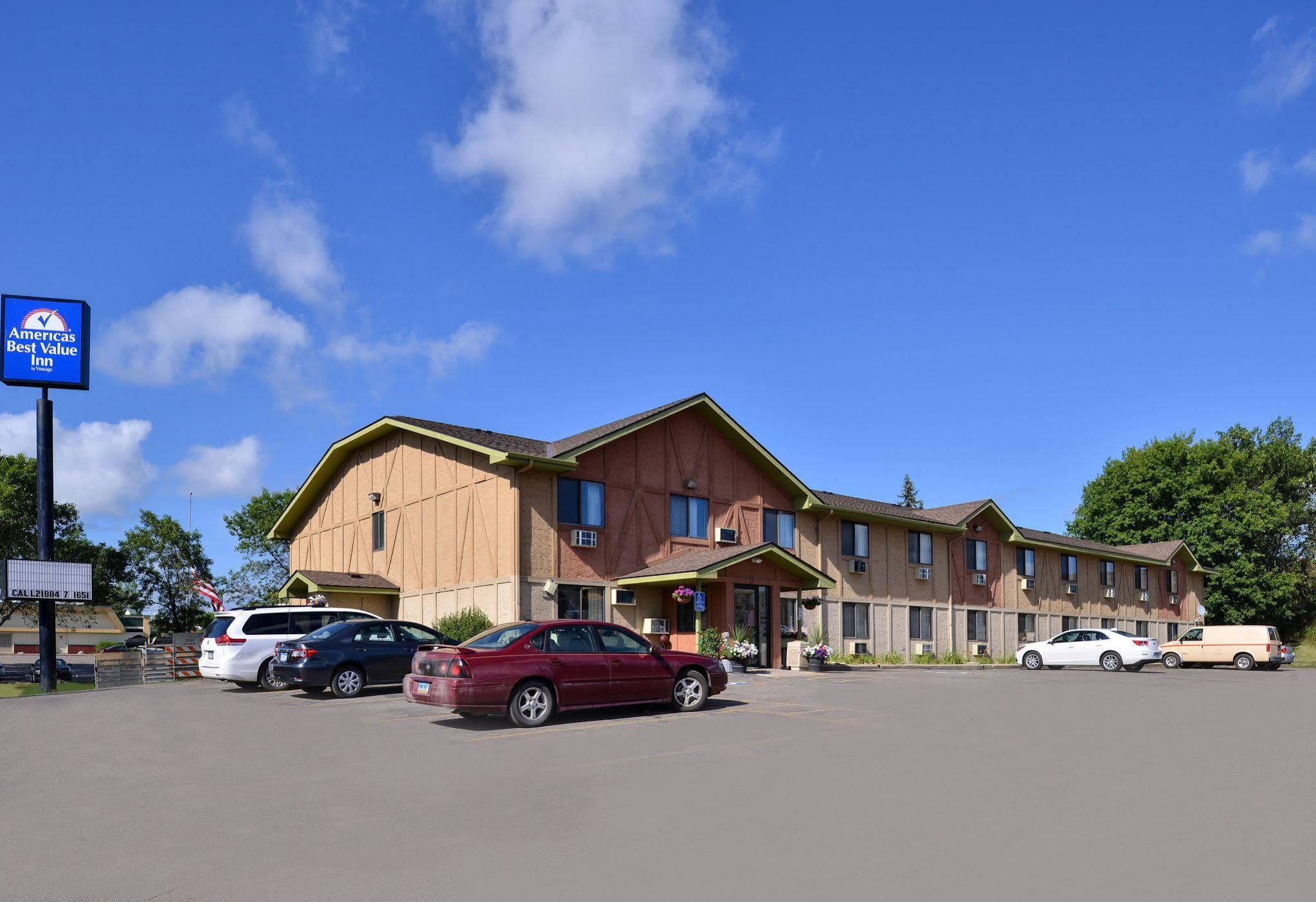 Americas Best Value Inn & Suites Детройт-Лейкс Экстерьер фото
