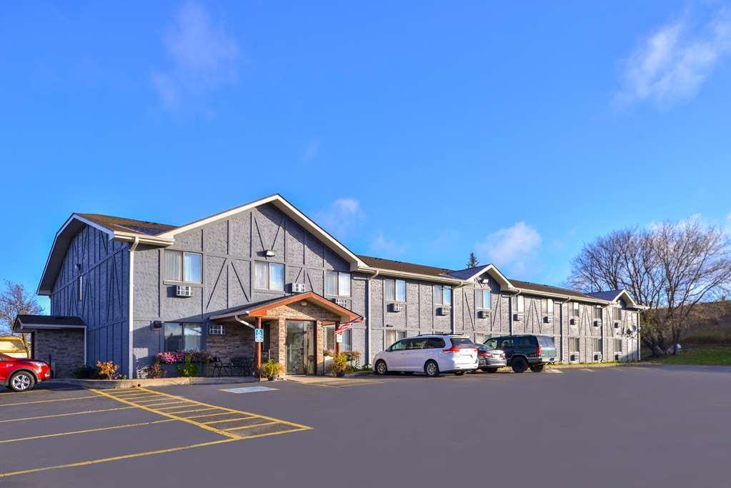 Americas Best Value Inn & Suites Детройт-Лейкс Экстерьер фото