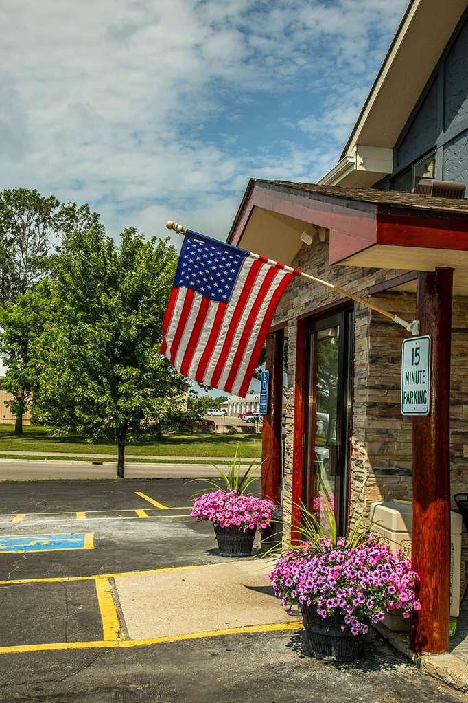 Americas Best Value Inn & Suites Детройт-Лейкс Экстерьер фото