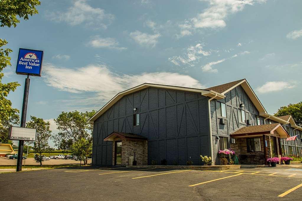 Americas Best Value Inn & Suites Детройт-Лейкс Экстерьер фото