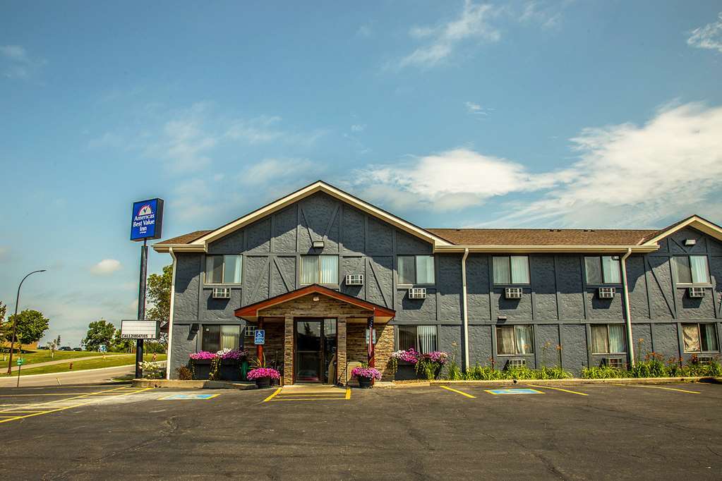 Americas Best Value Inn & Suites Детройт-Лейкс Экстерьер фото