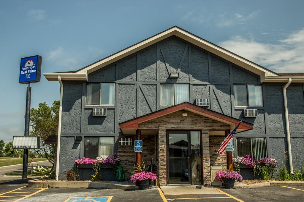 Americas Best Value Inn & Suites Детройт-Лейкс Экстерьер фото