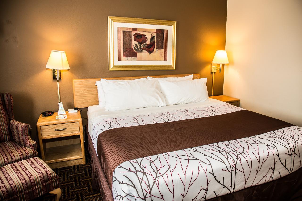 Americas Best Value Inn & Suites Детройт-Лейкс Экстерьер фото