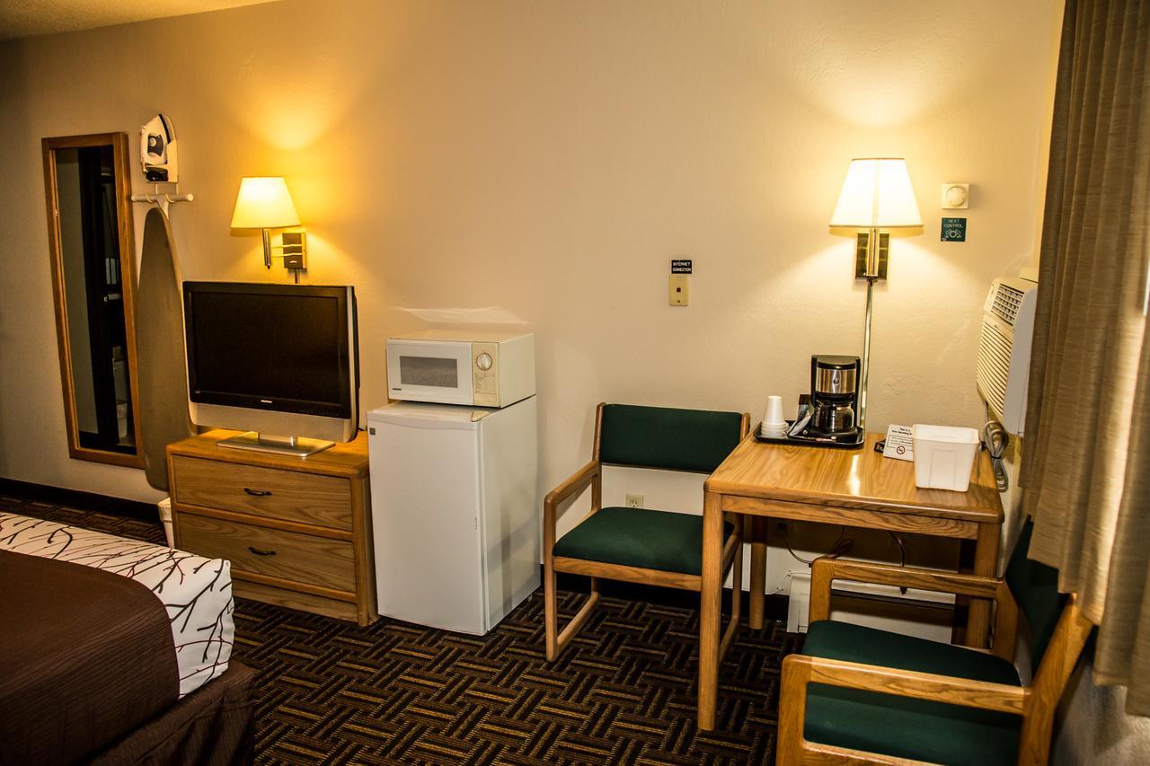 Americas Best Value Inn & Suites Детройт-Лейкс Экстерьер фото