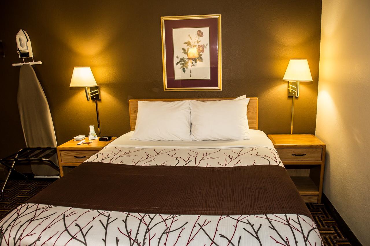 Americas Best Value Inn & Suites Детройт-Лейкс Экстерьер фото