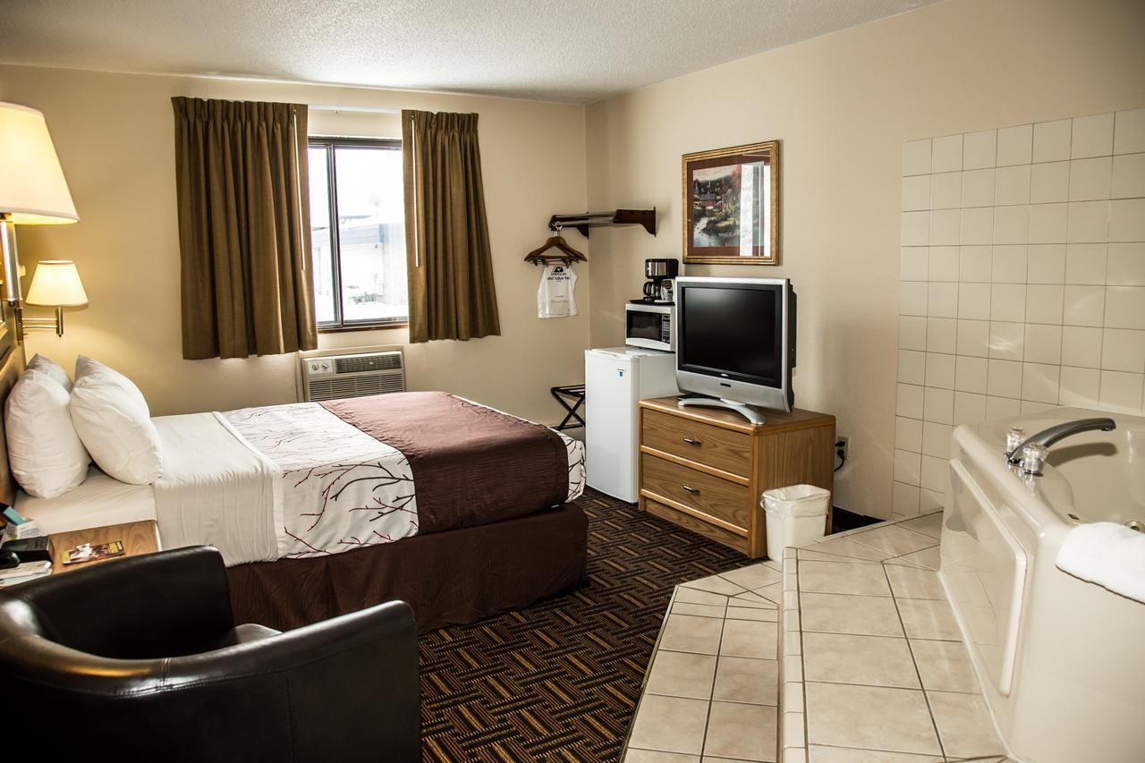 Americas Best Value Inn & Suites Детройт-Лейкс Экстерьер фото