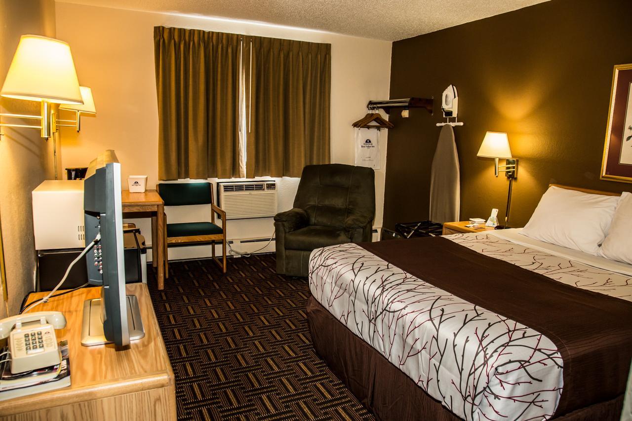 Americas Best Value Inn & Suites Детройт-Лейкс Экстерьер фото