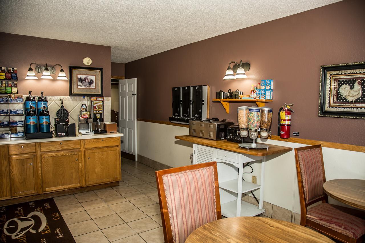 Americas Best Value Inn & Suites Детройт-Лейкс Экстерьер фото