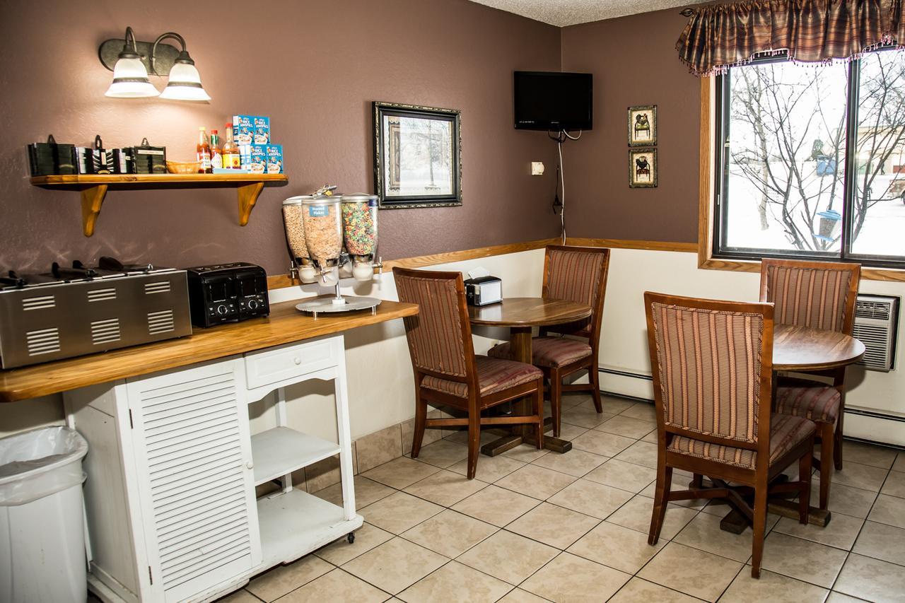 Americas Best Value Inn & Suites Детройт-Лейкс Экстерьер фото
