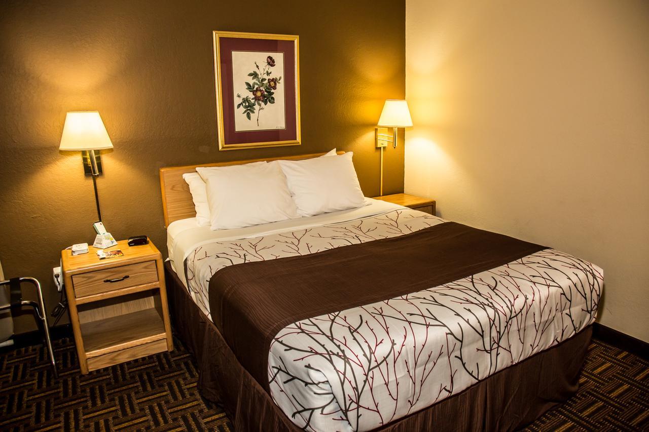 Americas Best Value Inn & Suites Детройт-Лейкс Экстерьер фото