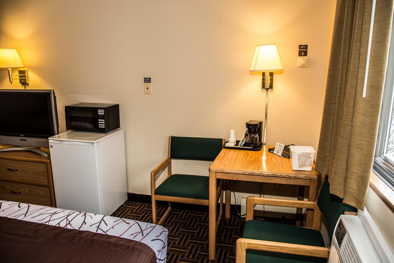 Americas Best Value Inn & Suites Детройт-Лейкс Экстерьер фото