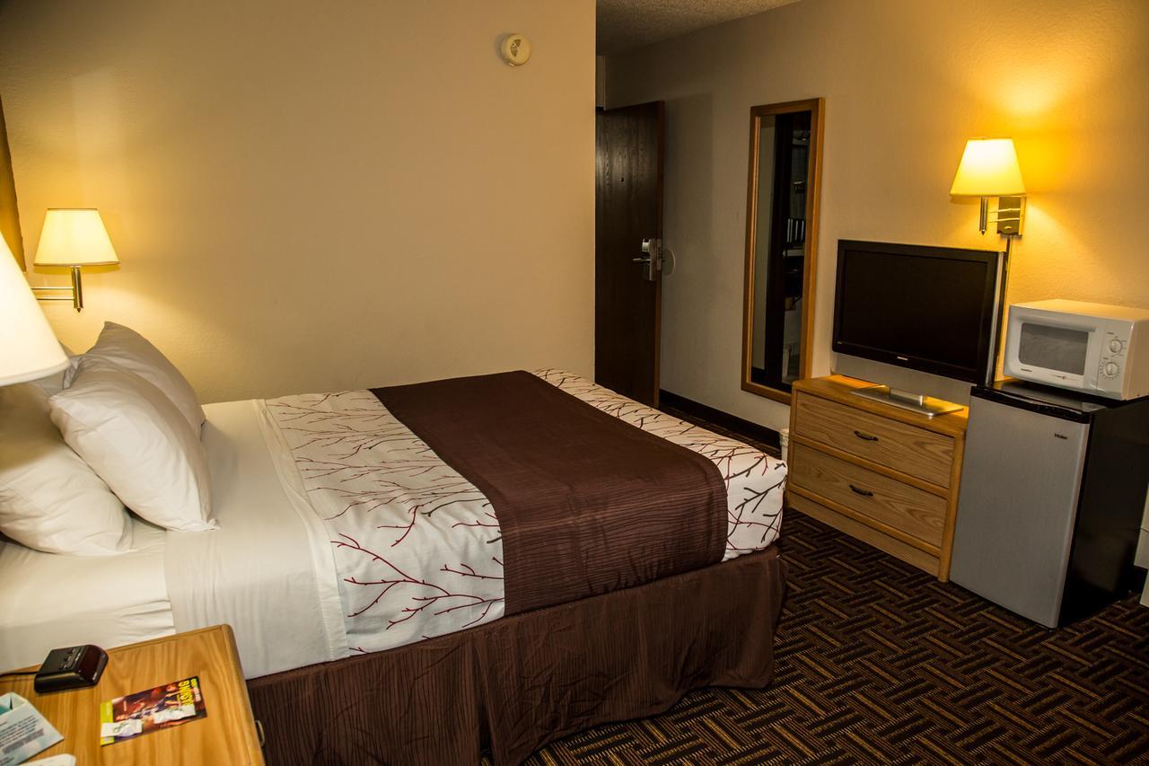 Americas Best Value Inn & Suites Детройт-Лейкс Экстерьер фото