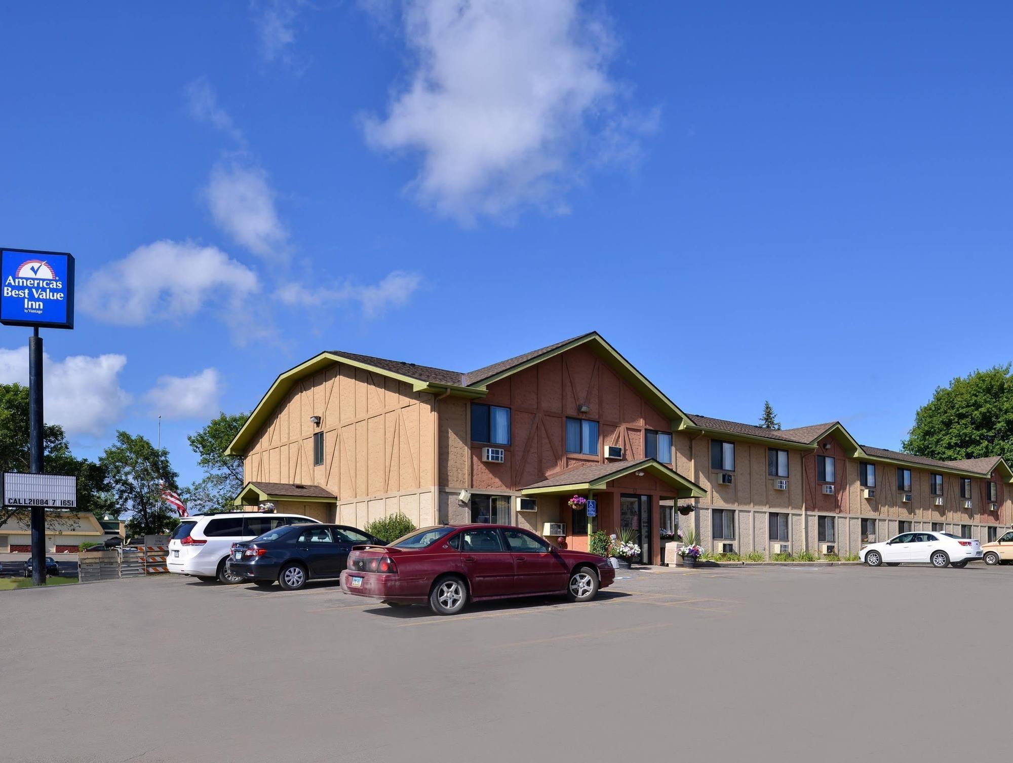 Americas Best Value Inn & Suites Детройт-Лейкс Экстерьер фото