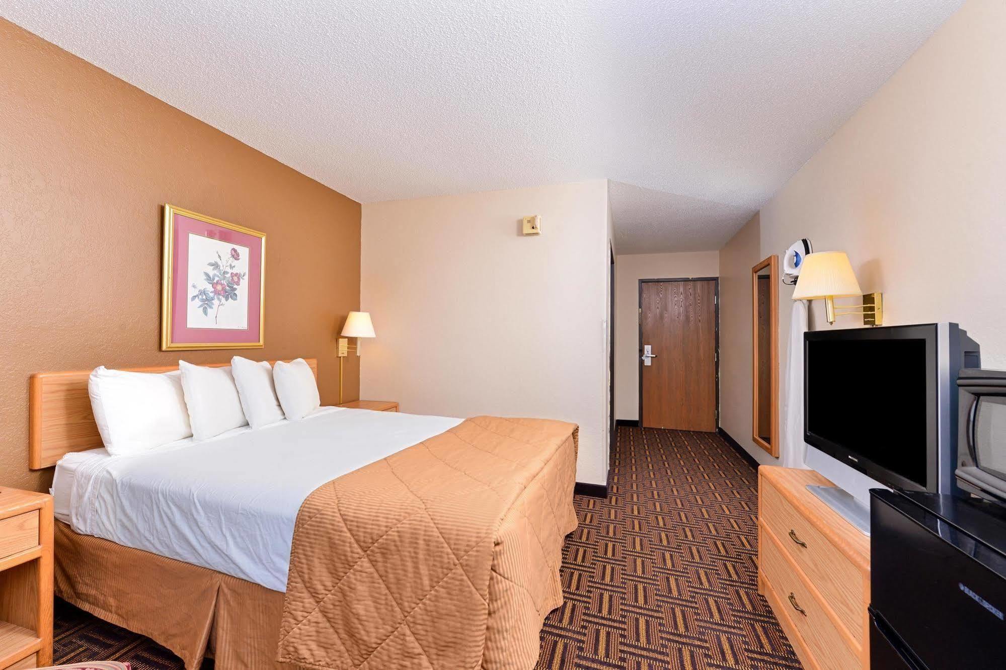 Americas Best Value Inn & Suites Детройт-Лейкс Экстерьер фото