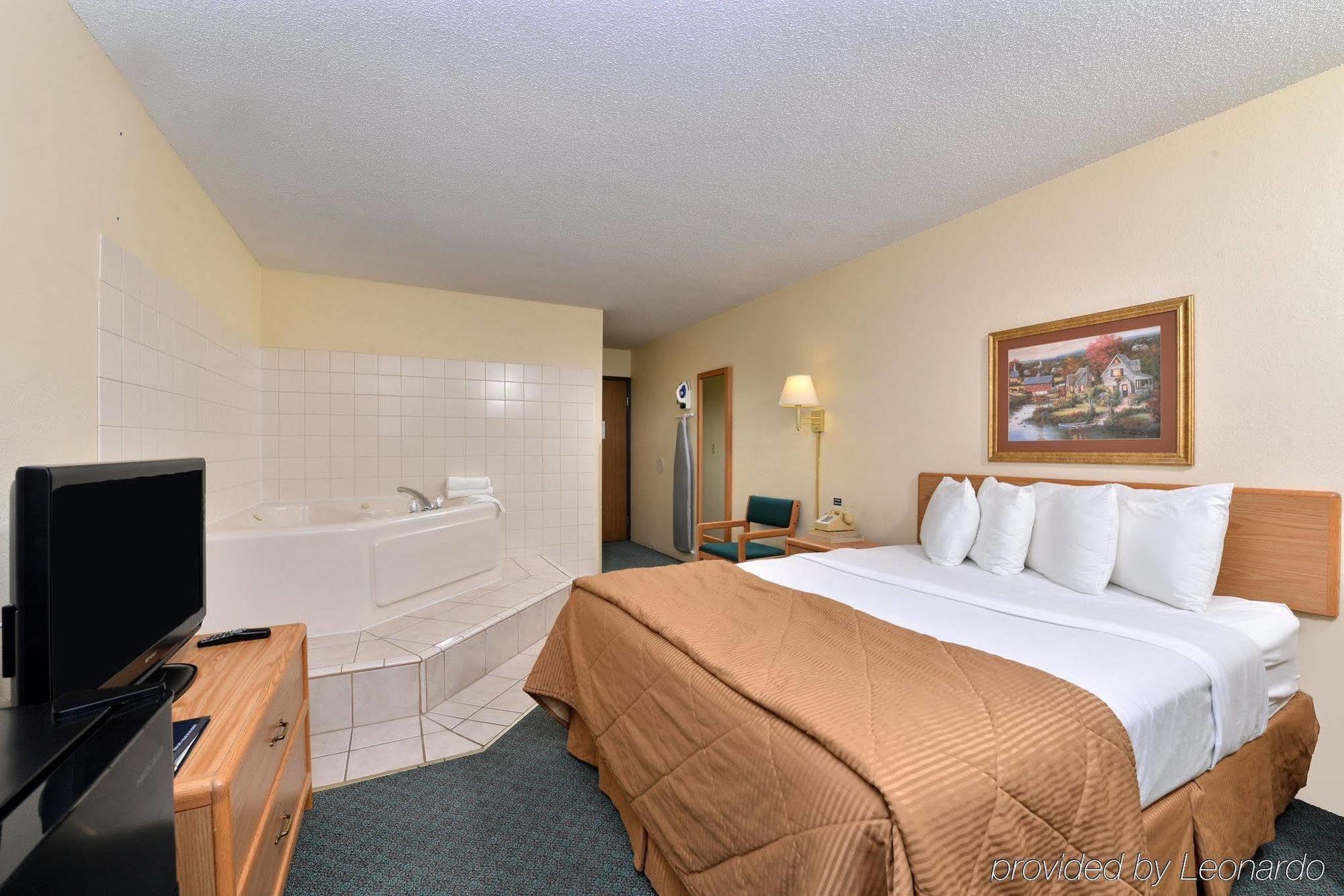 Americas Best Value Inn & Suites Детройт-Лейкс Экстерьер фото