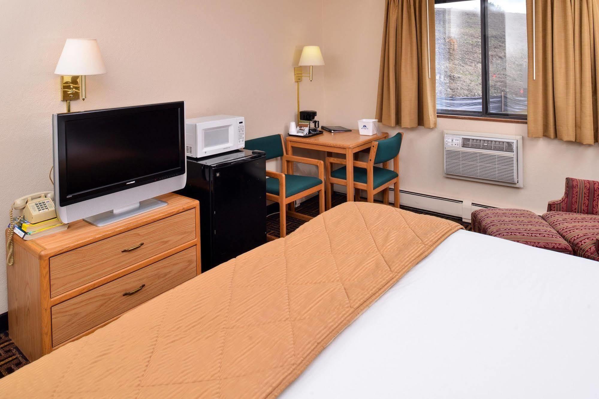 Americas Best Value Inn & Suites Детройт-Лейкс Экстерьер фото