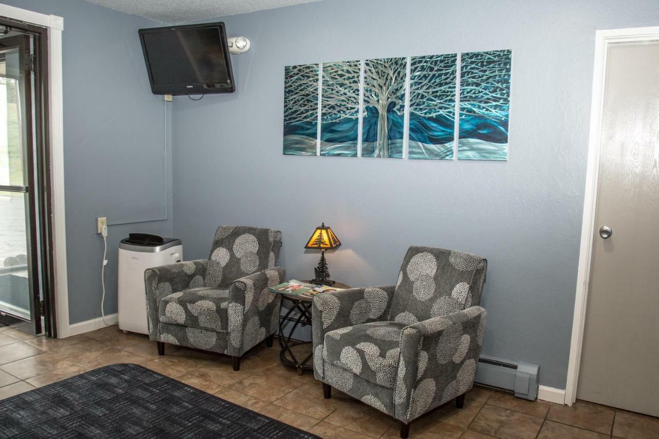 Americas Best Value Inn & Suites Детройт-Лейкс Экстерьер фото